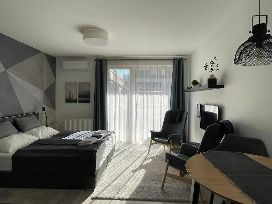 Skylight Studio Close To Downtown - 723 Budapest Apartment